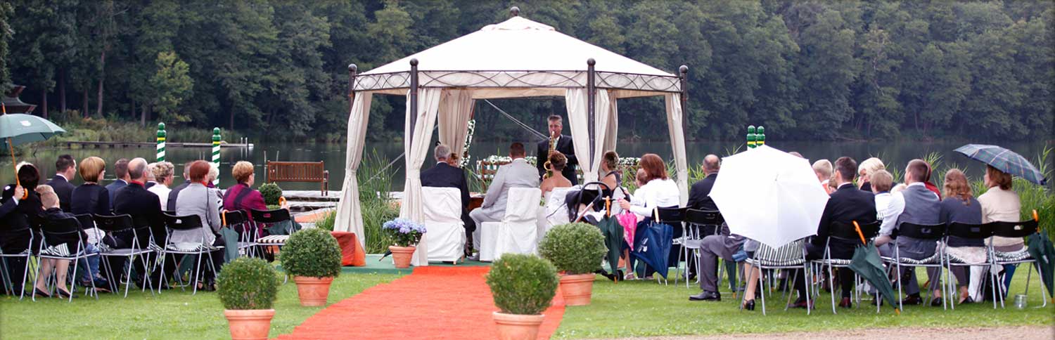 Saxophon bei Hochzeit am See
